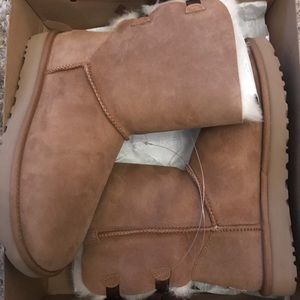Brand new Ugg with Bailey Bow II size 10 chestnut color